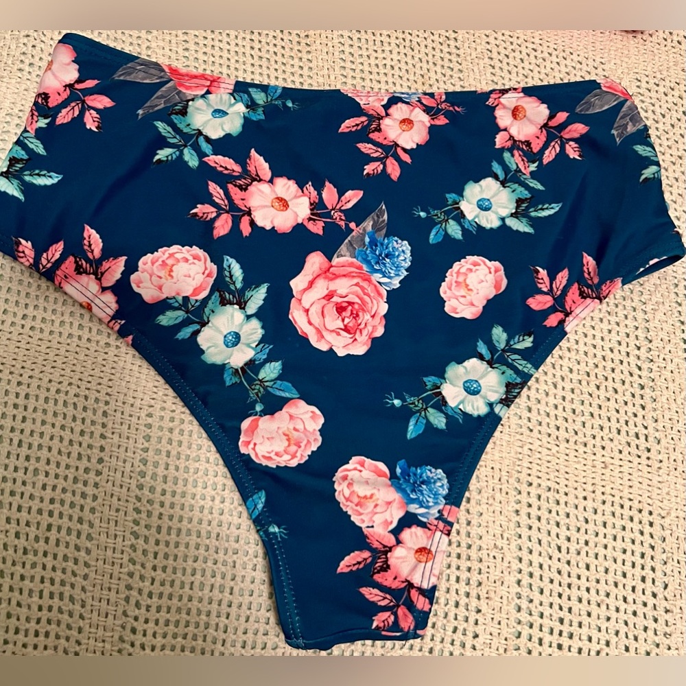 Women’s Strapless Cupped Swimsuit w High Rise Floral Bottoms both size Large/M/L - Picture 3 of 5